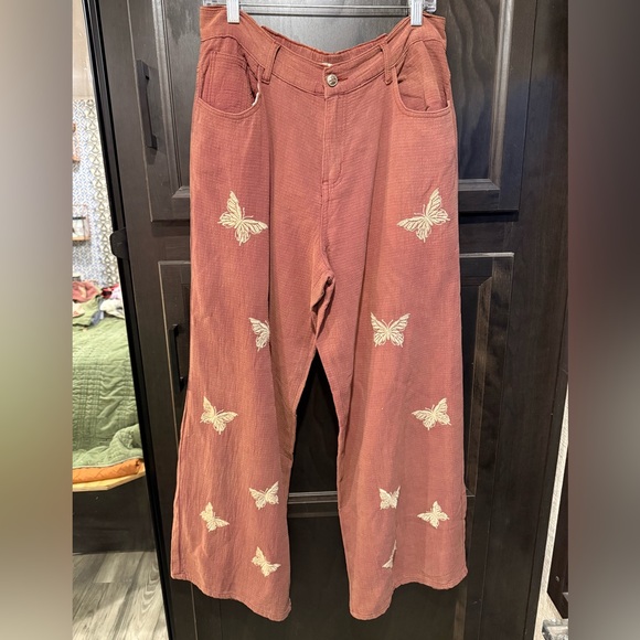 POL Pants - NWOT POL cottagecore bohemian butterfly embroidered Rust Button-Front Pants M